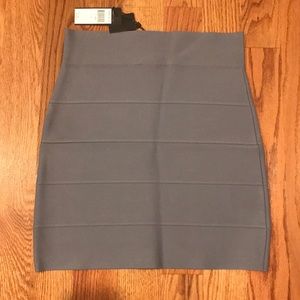 NWT BCBG MaxAzria body con skirt, gray. Size L
